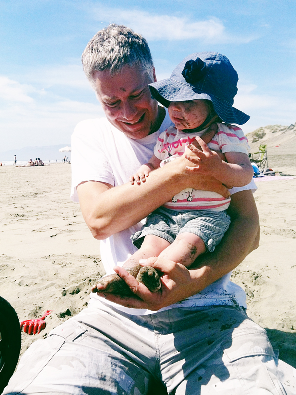 dad-baby-sandy-beach-blue-sky-dirty-feet