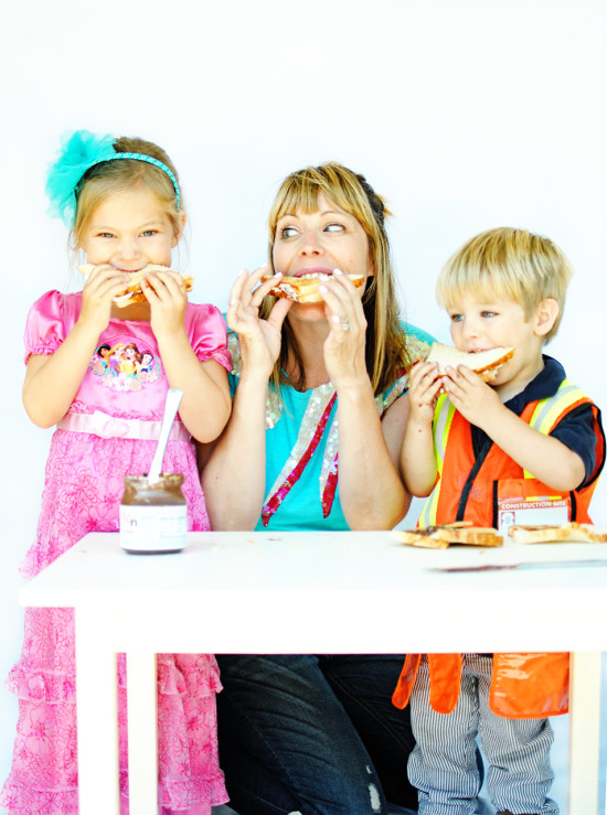 family eating s'more sandwiches with kids - Fabulistas