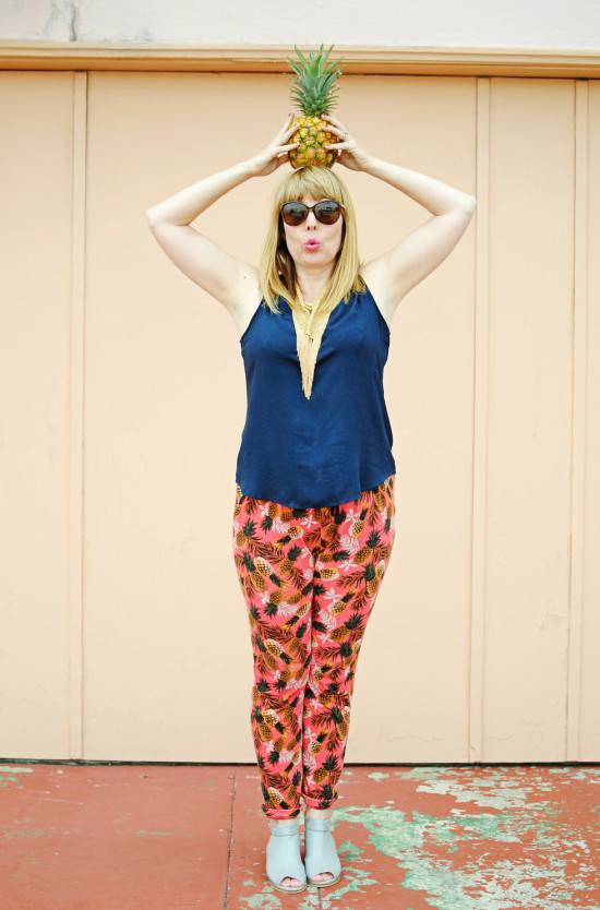 pineapple joggers with navy shirt for easy mom style