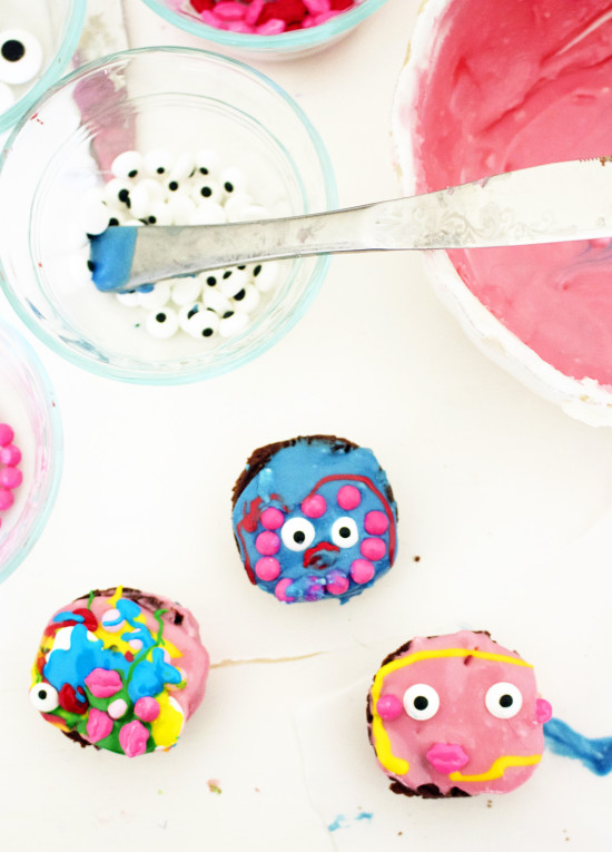 DIY faces cupcakes to make with kids - Fabulistas