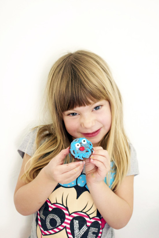DIY for kids - monster cupcakes with googly eyes - Fabulistas