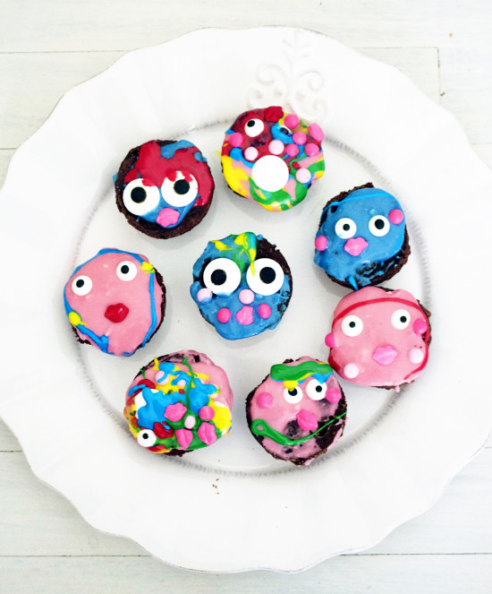 easy, fun DIY with kids - make cupcakes with faces - Fabulistas